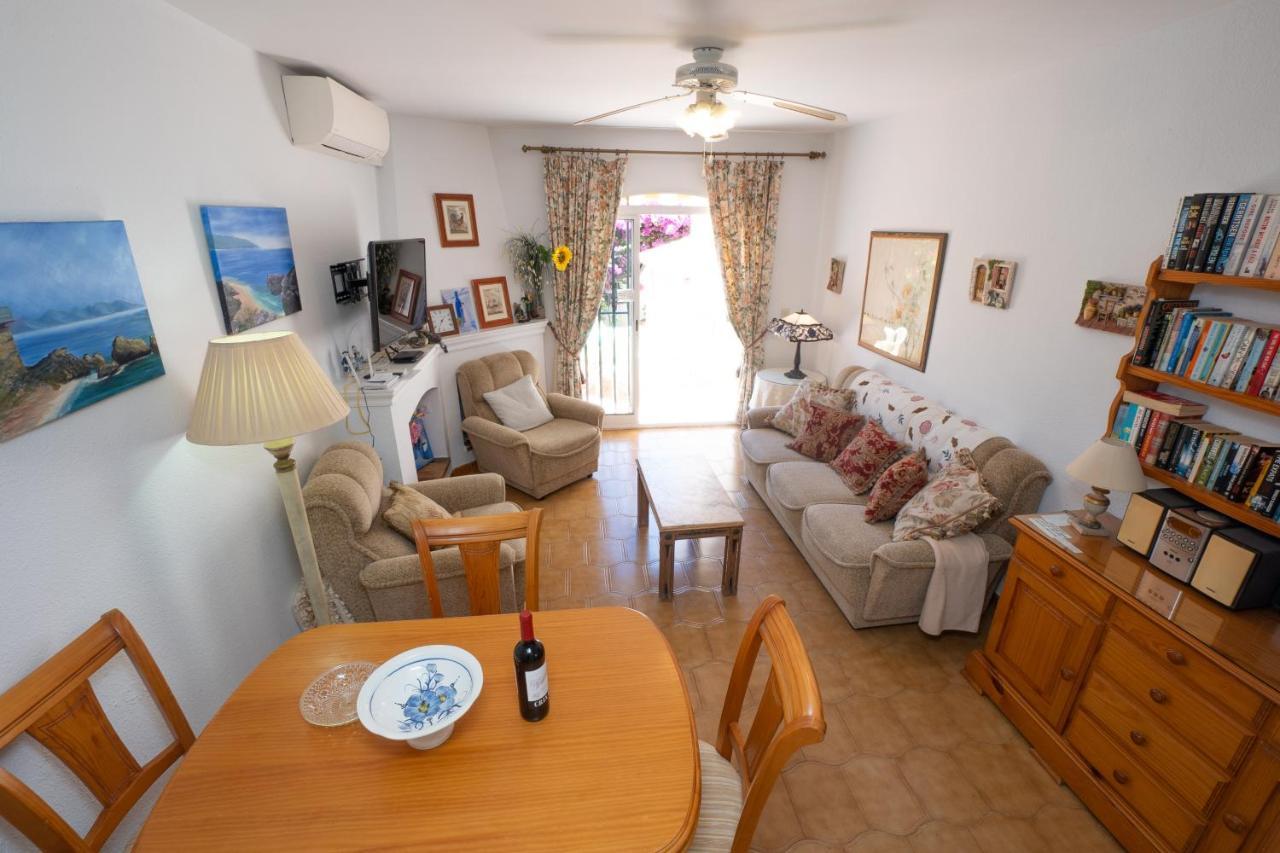 Pinos 2 Apartment เนร์คา ภายนอก รูปภาพ